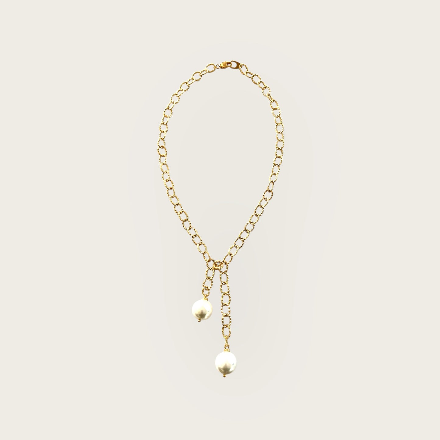 Necktie with peals