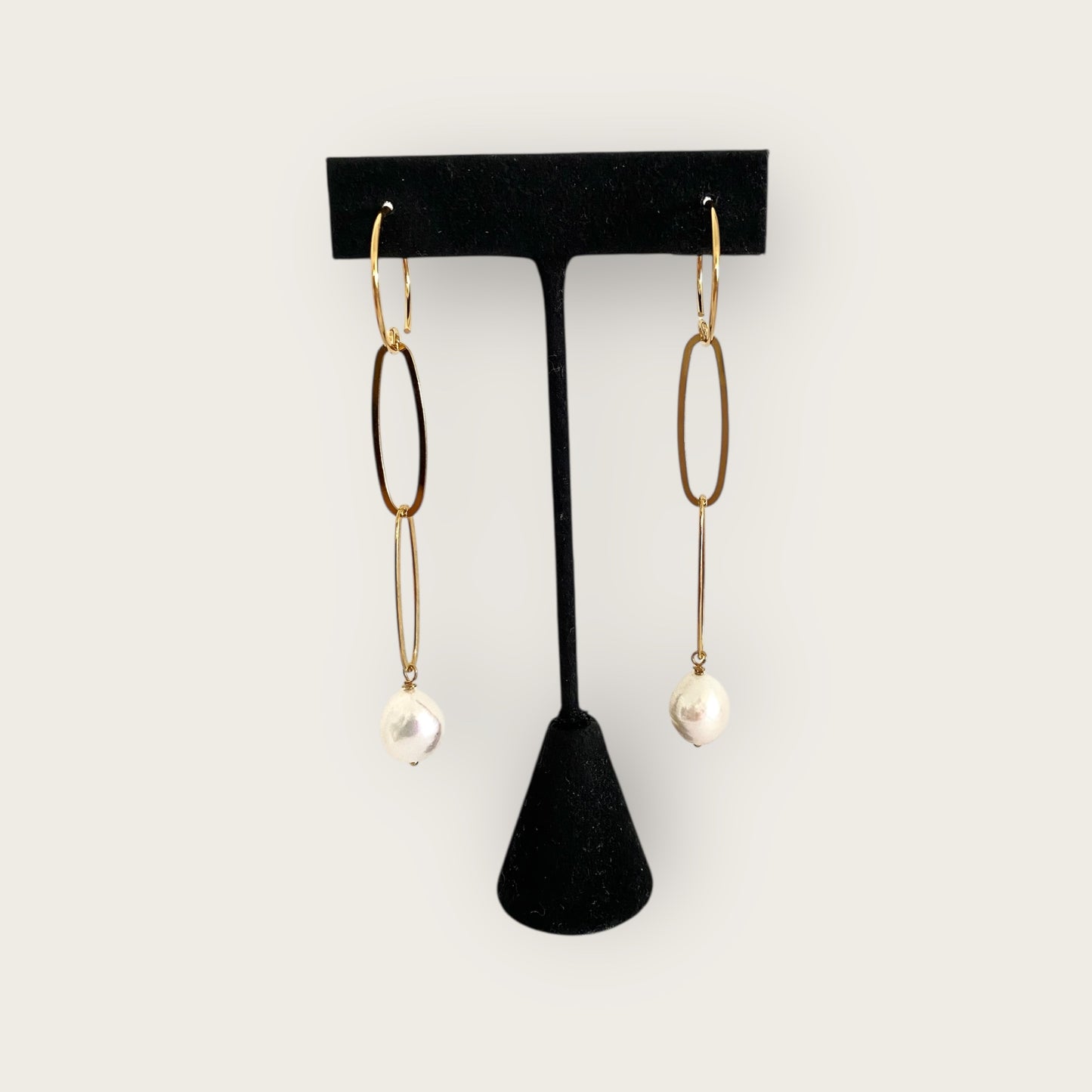 Chunky pearl earrings