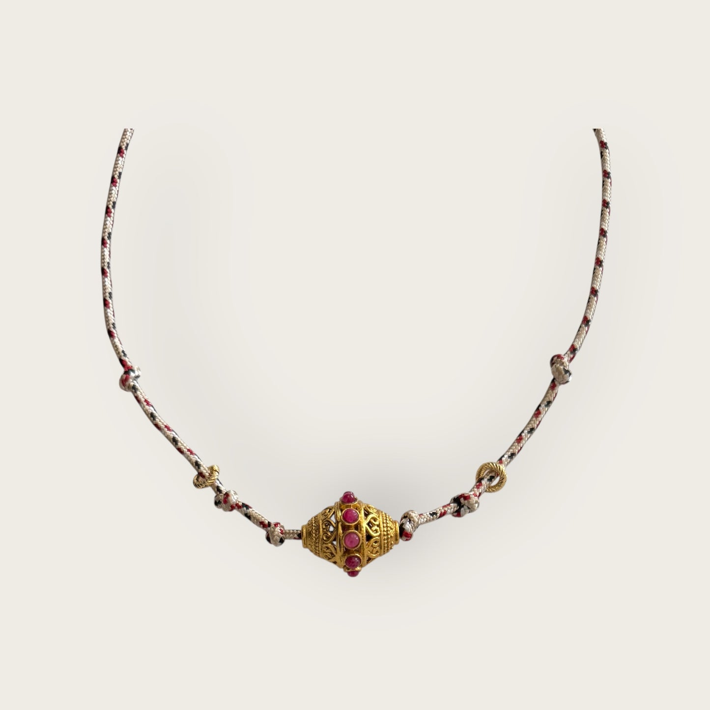 Cord necklace with pendant