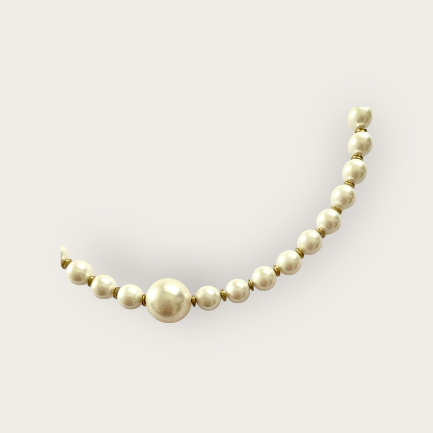 Ras du cou in shell pearl