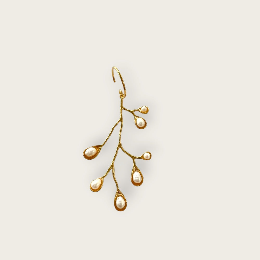Single earring with fresh water pearls