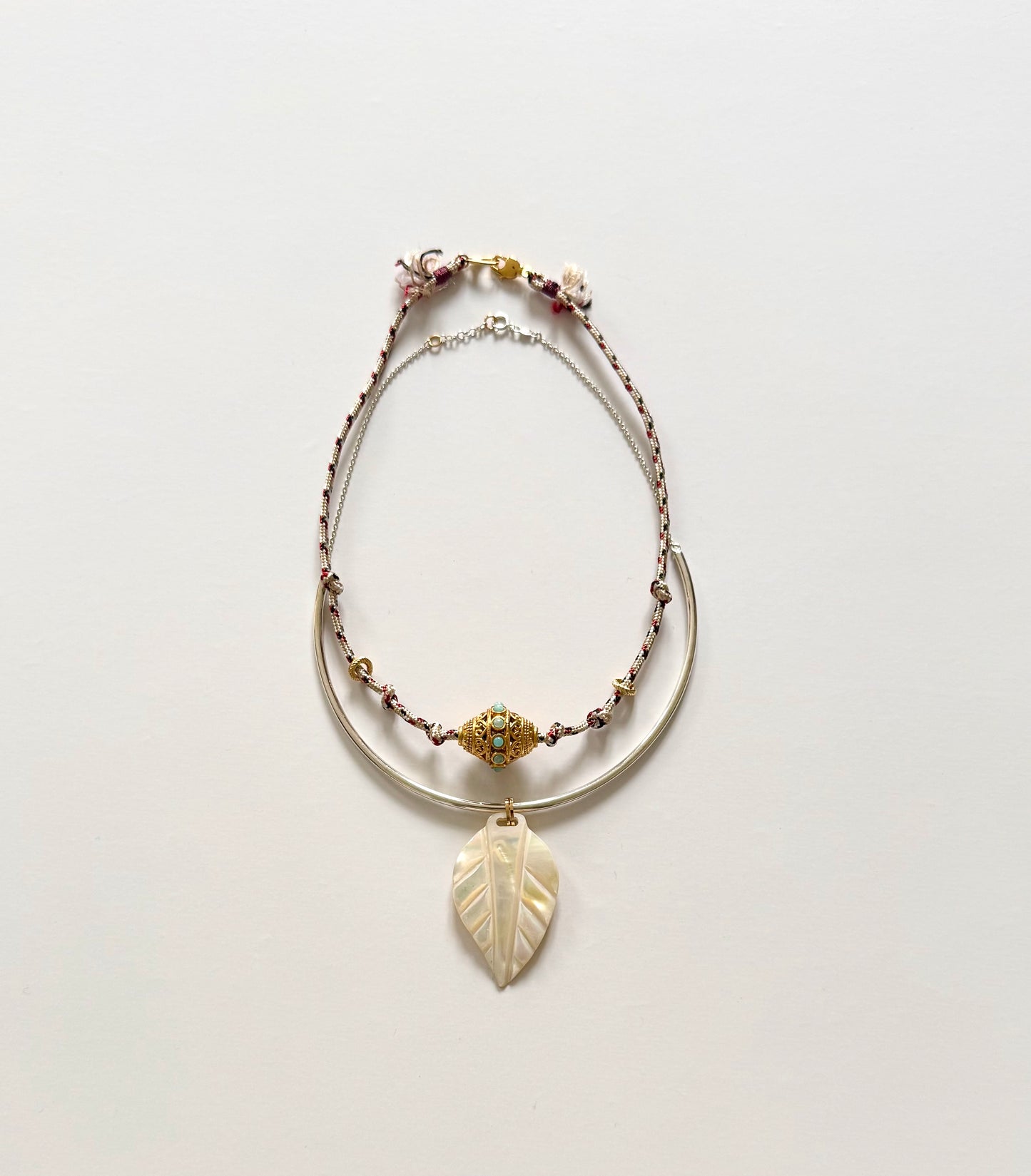 Silver ras du cou necklace with Leaf pendant