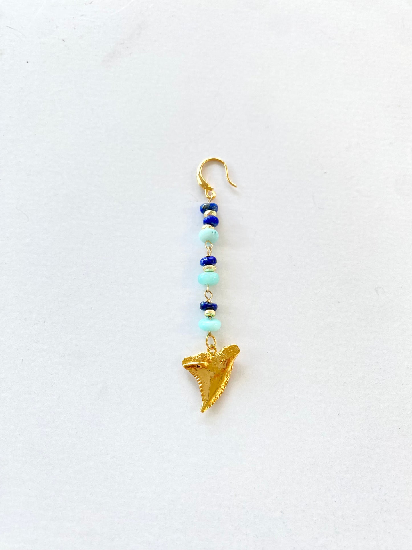 Single earring with tooth