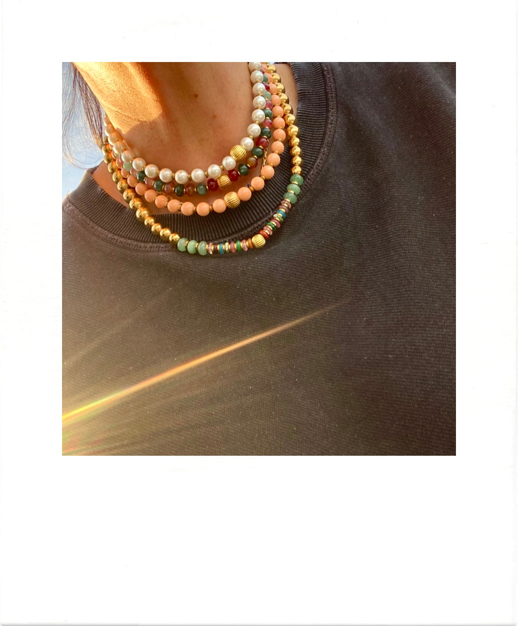 Short necklace with fushia and green Jade