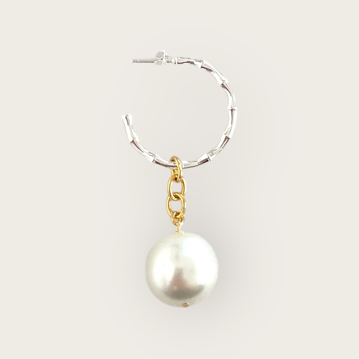 Single Silver creole with big pearl