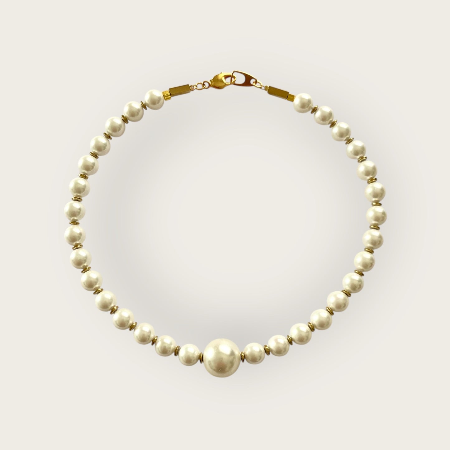 Ras du cou in shell pearl