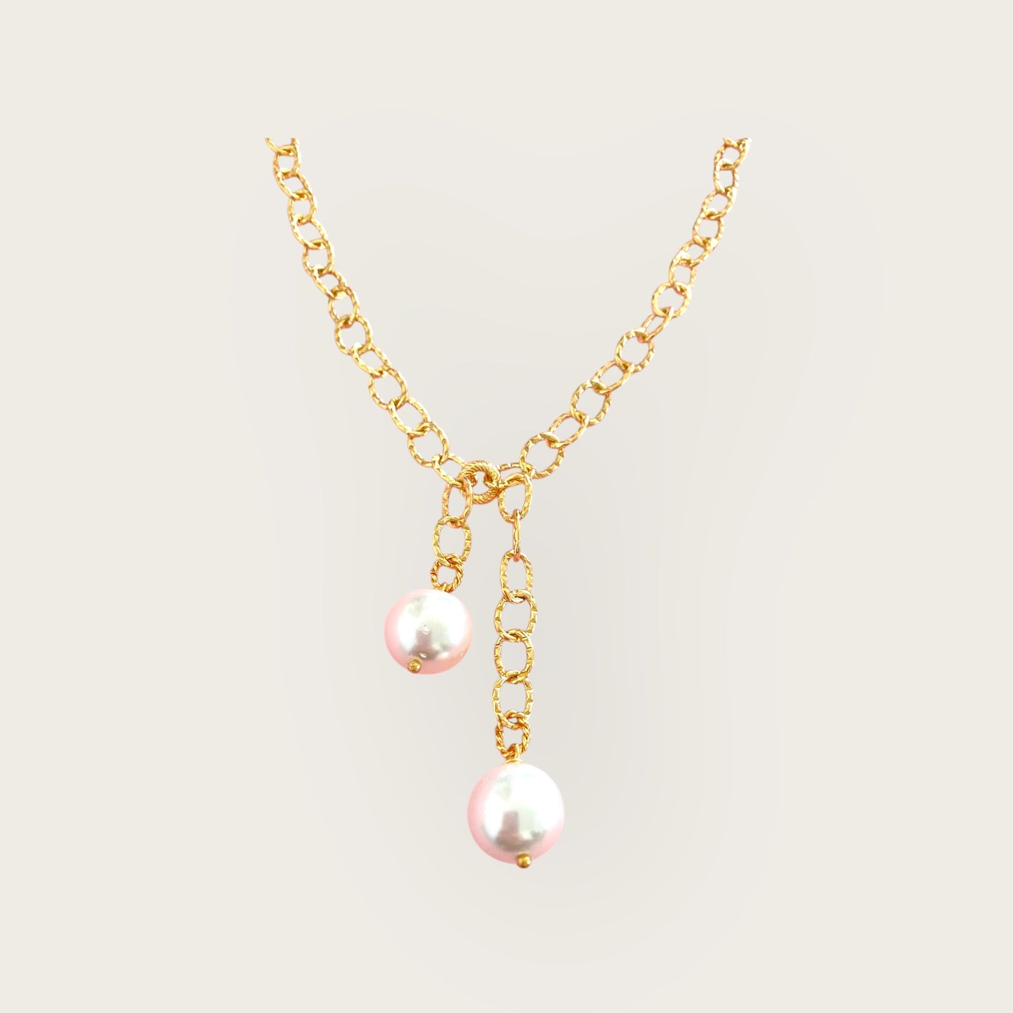 Necktie with peals