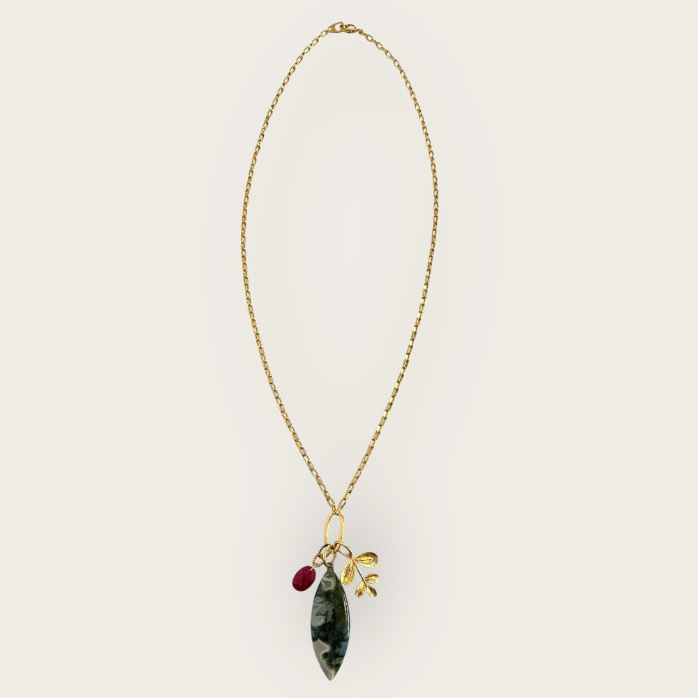 Long necklace with Green Moss pendant and leaf