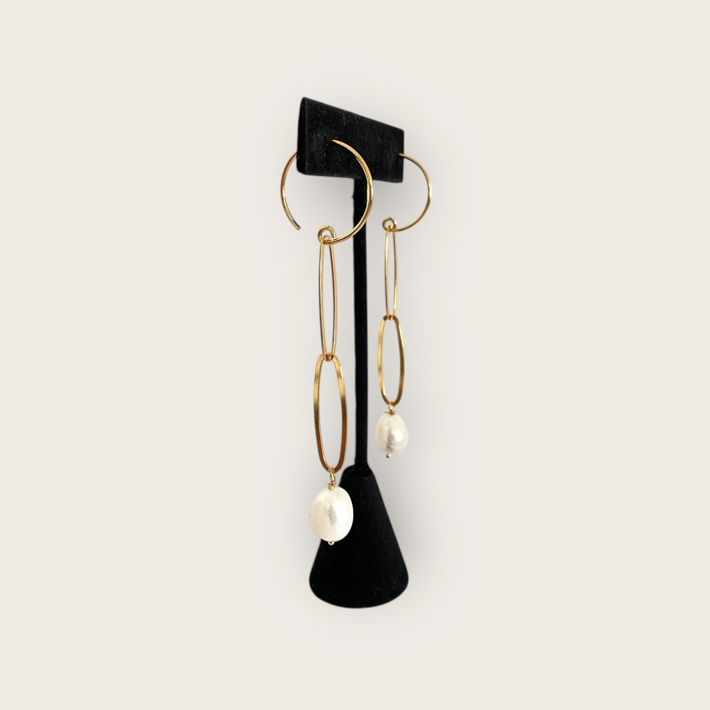 Chunky pearl earrings