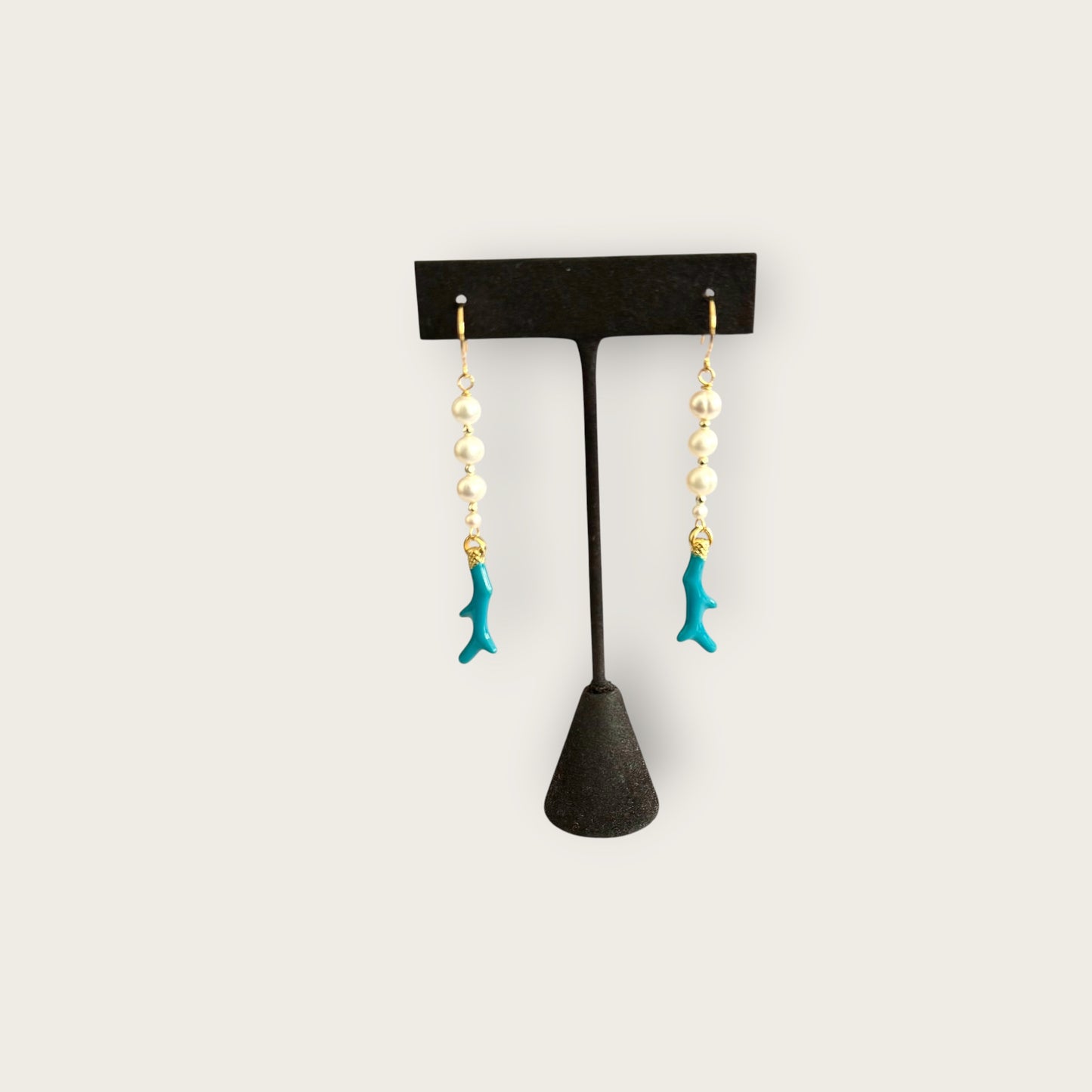 Pearl earrings with coral