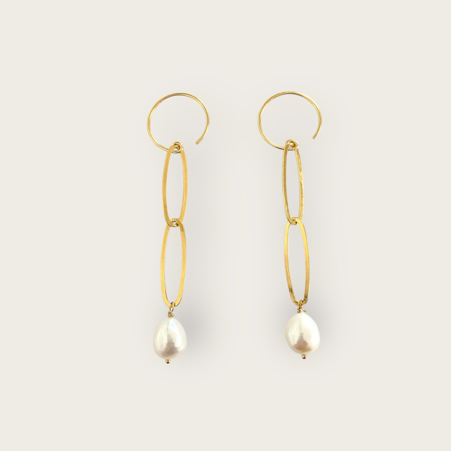 Chunky pearl earrings
