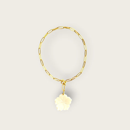 Necklace with flower in mother of pearl