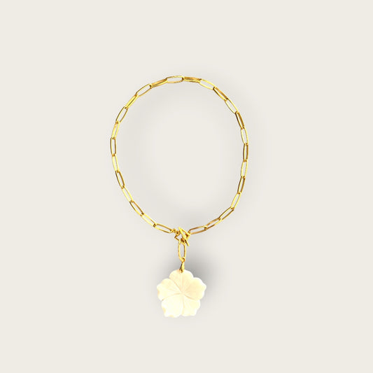Necklace with flower in mother of pearl