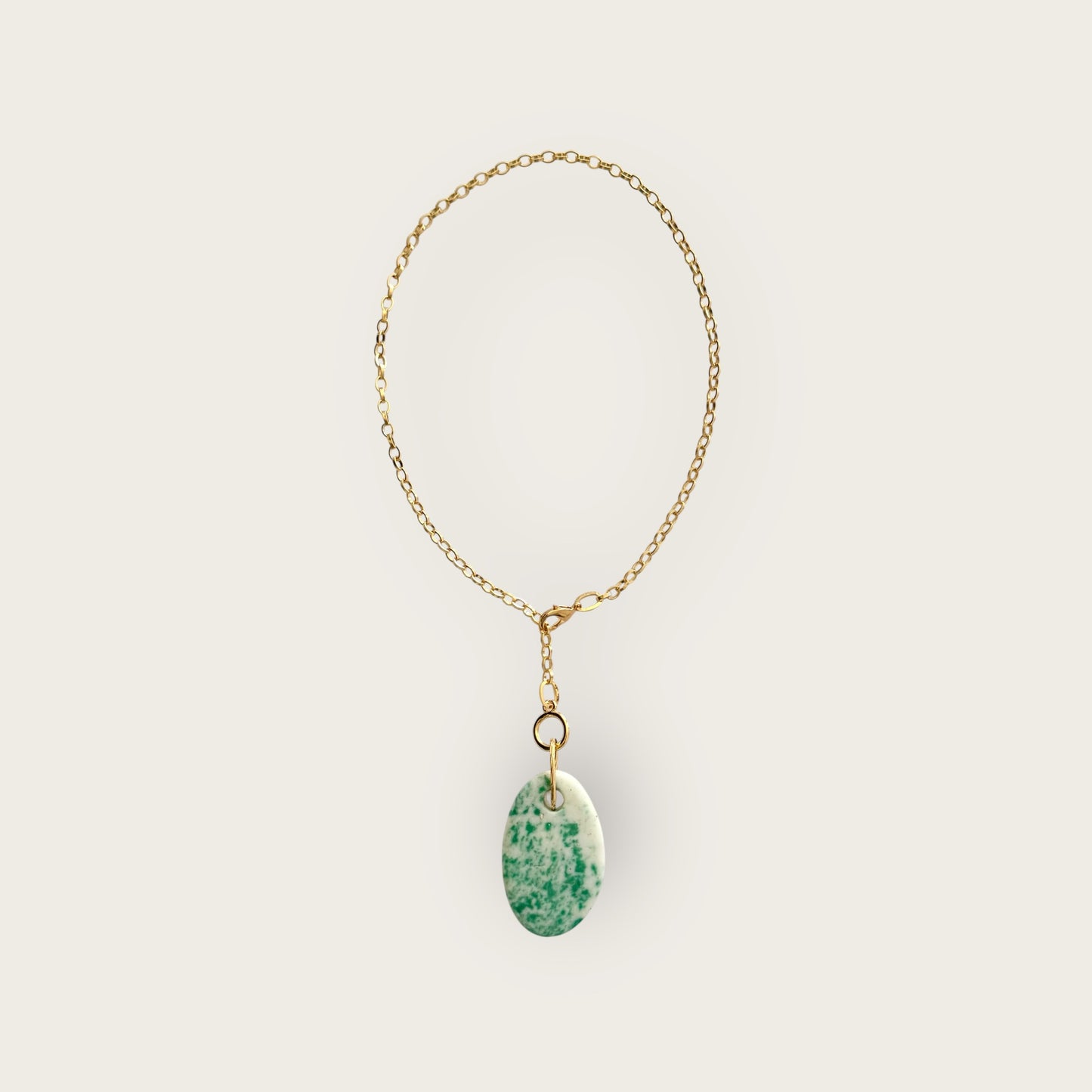Necklace with gemstone pendant
