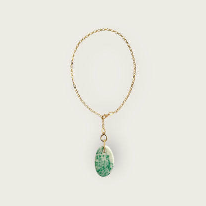 Necklace with gemstone pendant