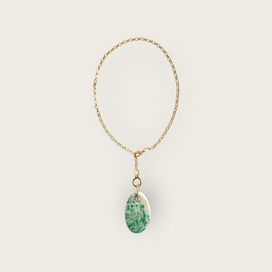 Necklace with gemstone pendant