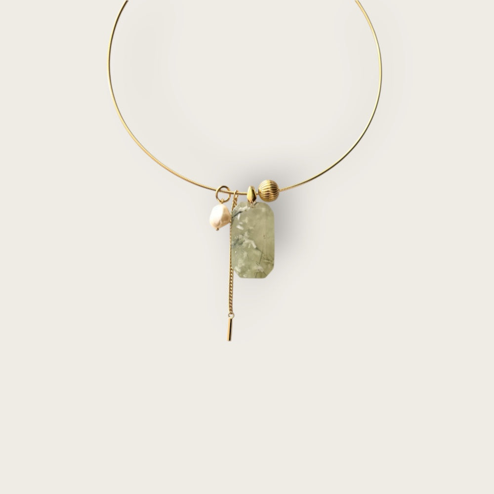 Ras du cou necklace with Prenite stone