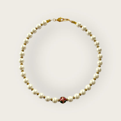 Ras du cou in Shell pearls