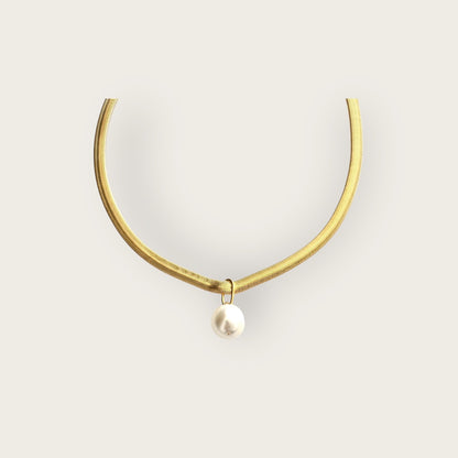 Snake chain necklace with pearl