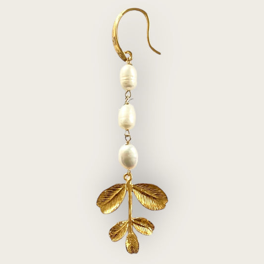 Single leaf pearl earring