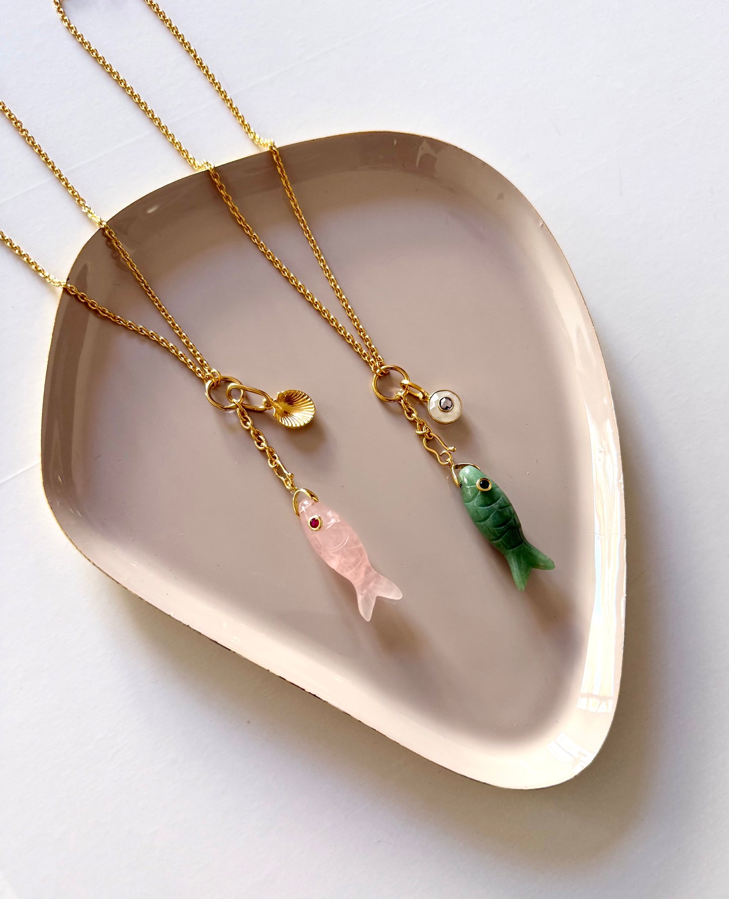 Necklace with fish in aventurine and moonstone