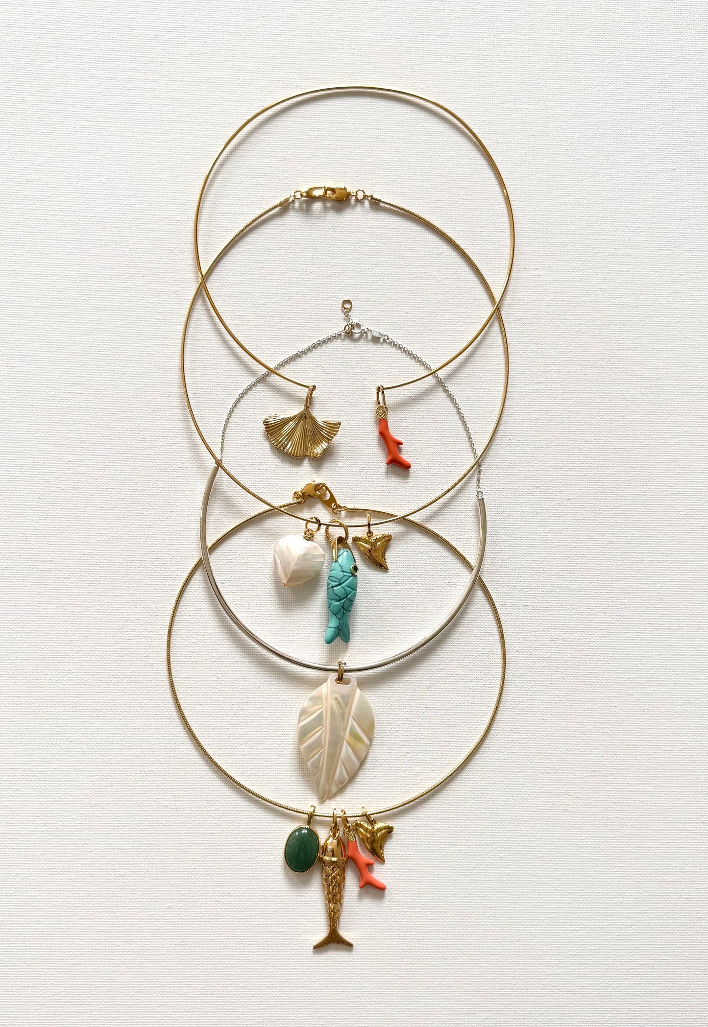 Ras du cou necklace with Ginko leaf and coral pendant