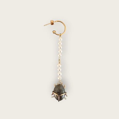 One piece earring with Scarabee