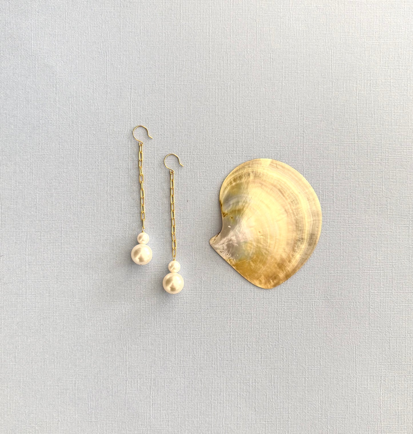 Shell pearl earrings