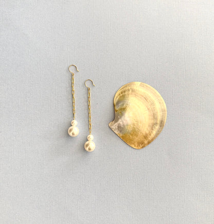 Shell pearl earrings