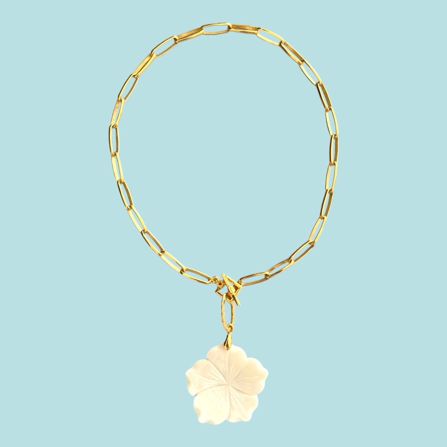 Necklace with flower in mother of pearl