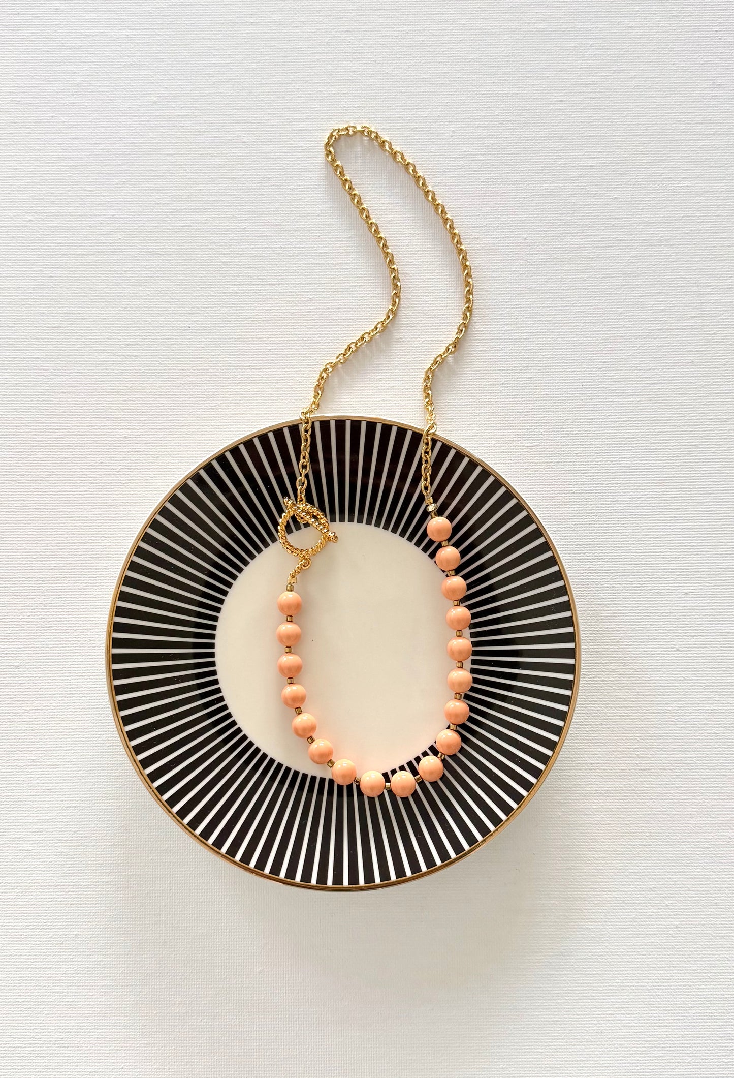 Necklace with shell pearls