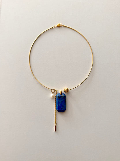 Ras de cou necklace with rectangular lapis lazuli pendant