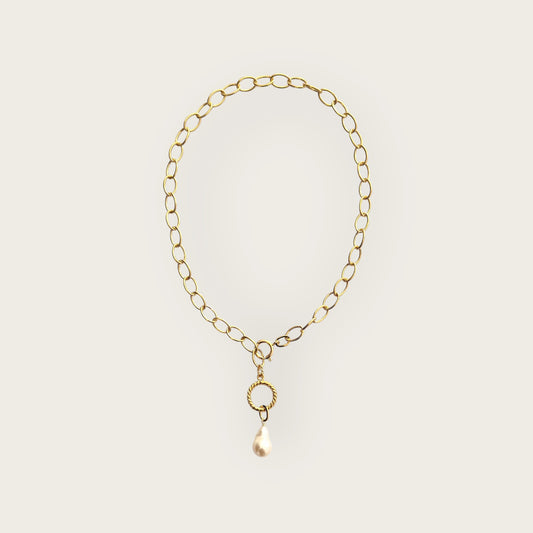 Necklace with baroque pearl