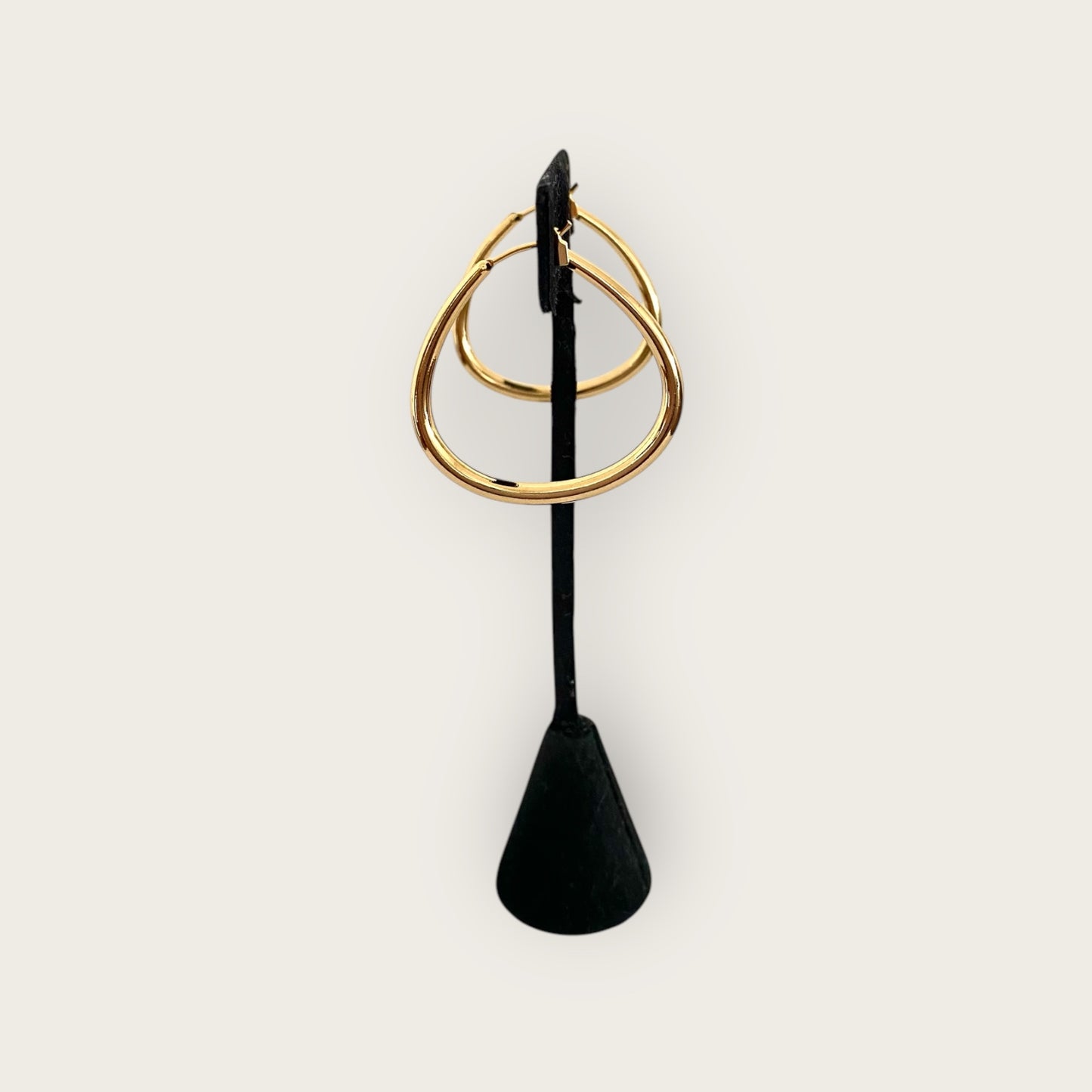 Hoops in drop shape