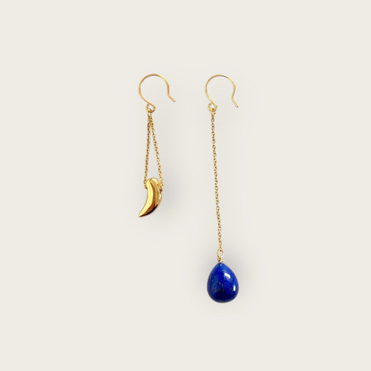 Earrings with lapis lazuli drop and tooth