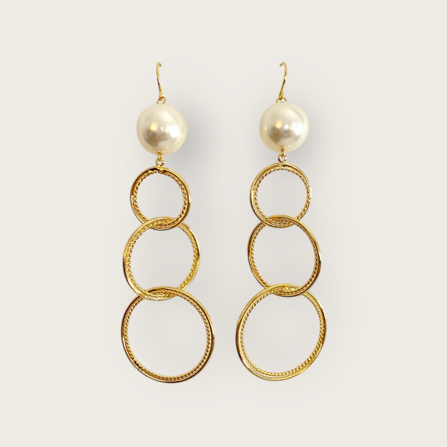 Hoola hoop earrings with pearls