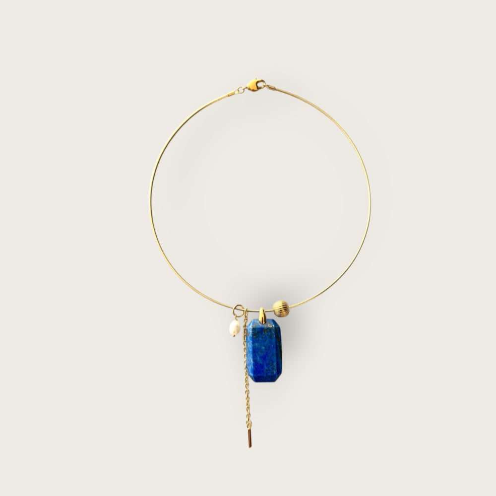 Ras de cou necklace with rectangular lapis lazuli pendant