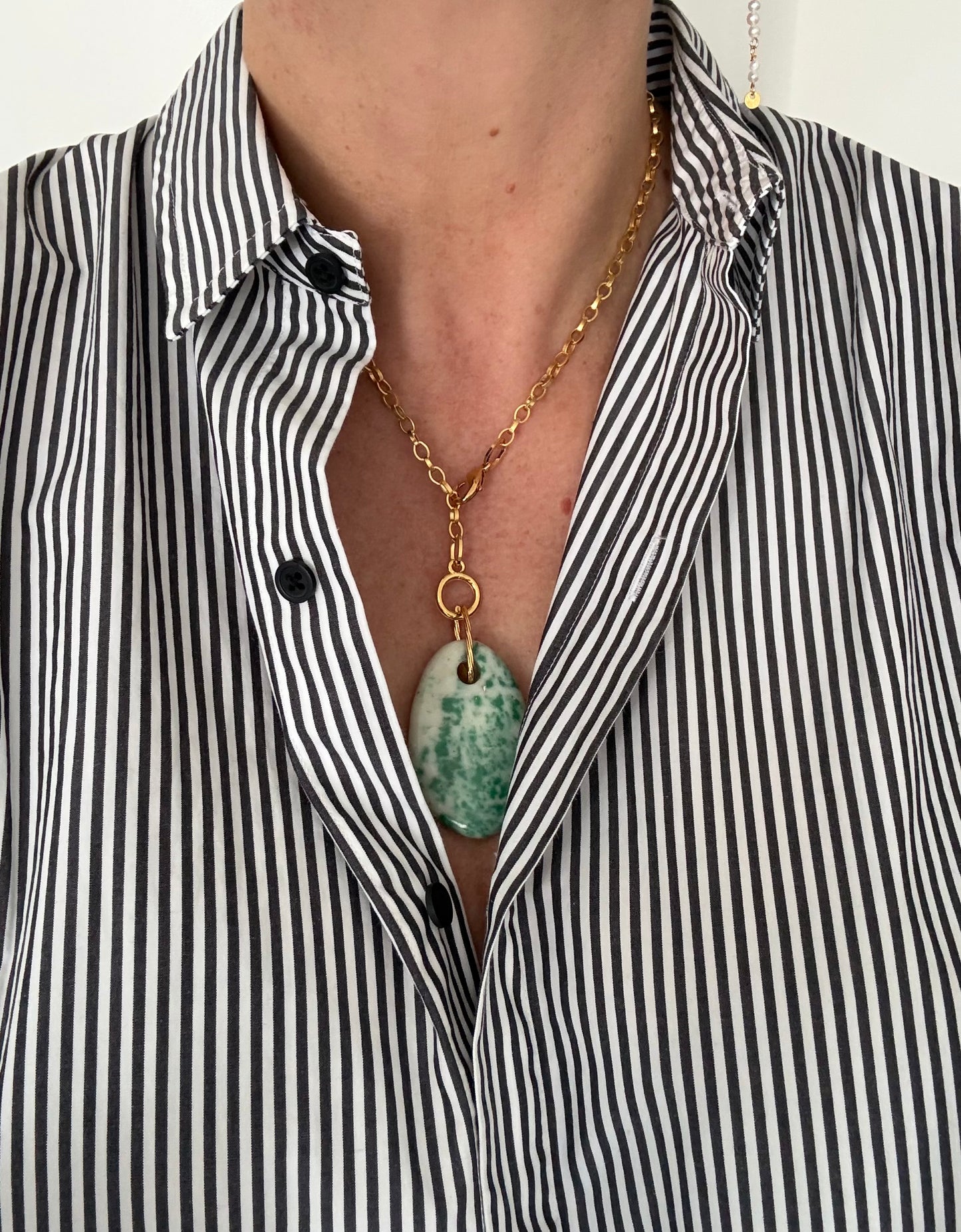 Necklace with gemstone pendant