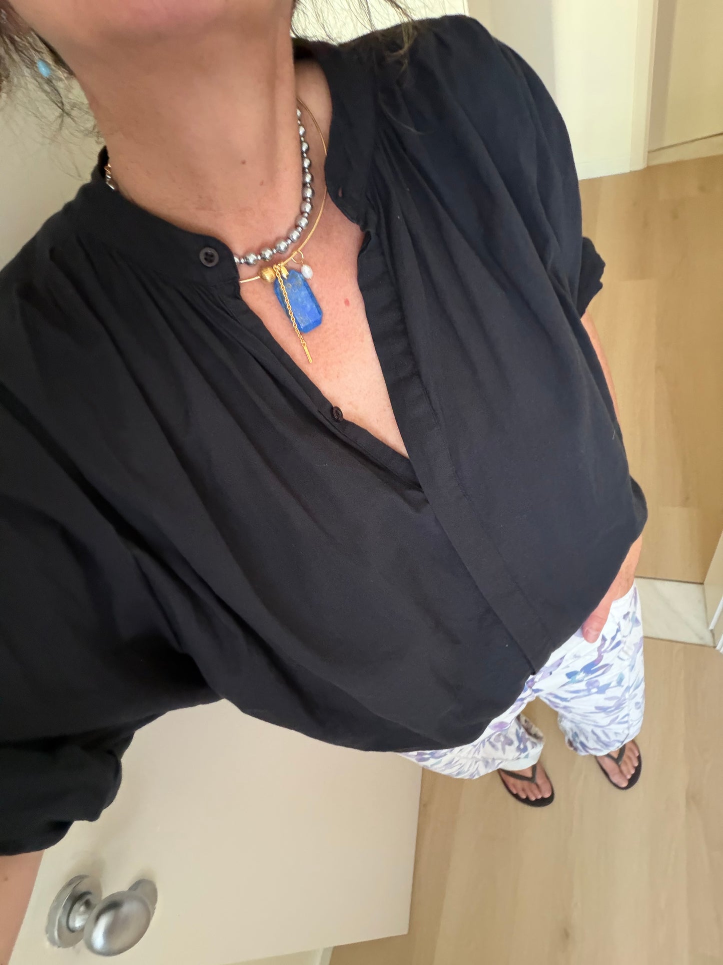 Ras de cou necklace with rectangular lapis lazuli pendant