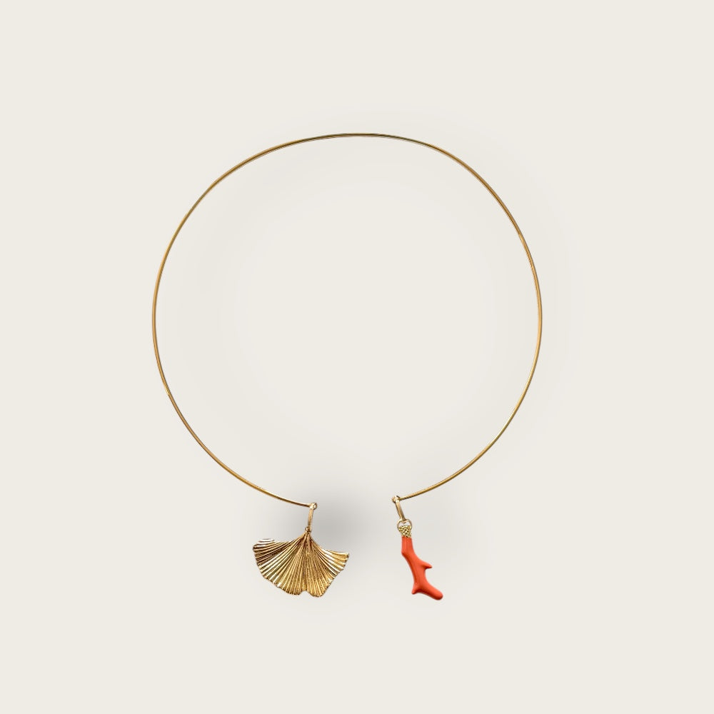 Ras du cou necklace with Ginko leaf and coral pendant