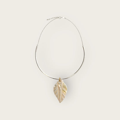 Silver ras du cou necklace with Leaf pendant