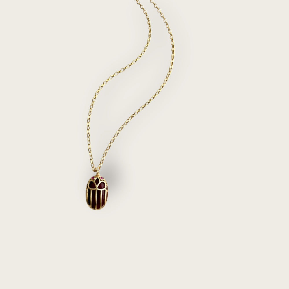 Scarabee in burgundy Jade