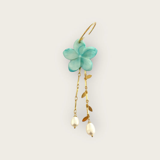Shell flower earring