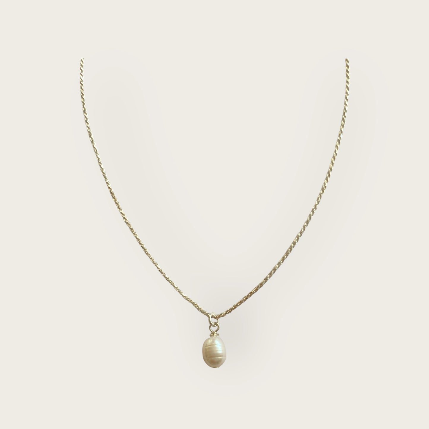 Silver pearl necklace