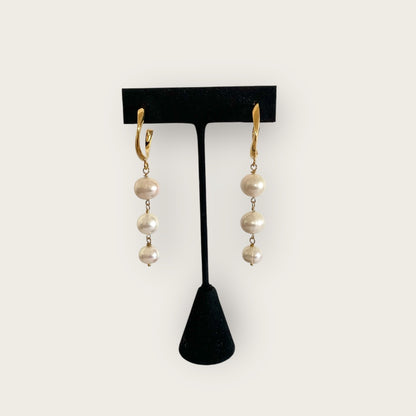 Pearl earrings with creole
