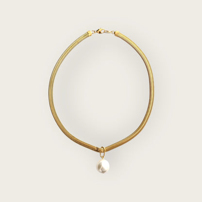 Snake chain necklace with pearl