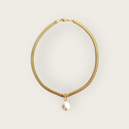 Snake chain necklace with pearl