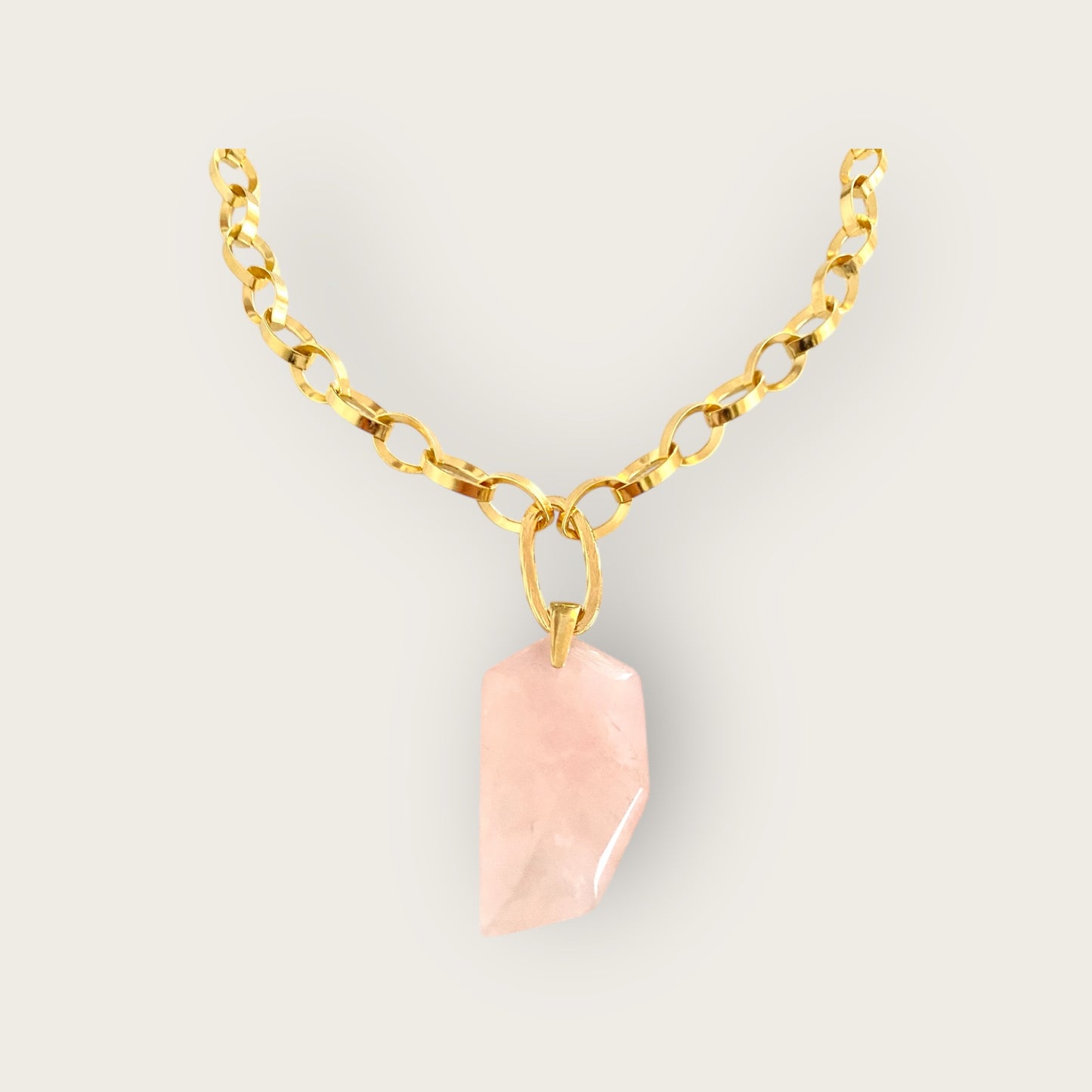 Necklace with pink quartz tusk