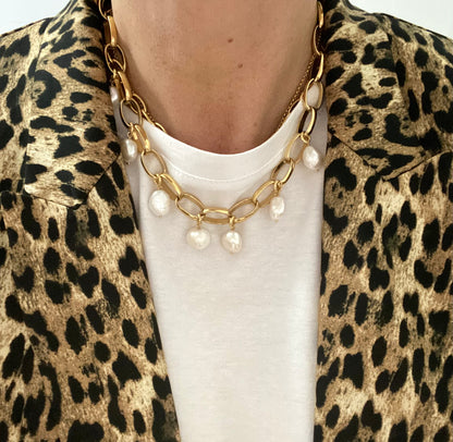 Heavy chain pearl necklace