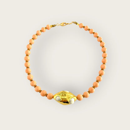 Shell pearls with oval pendant